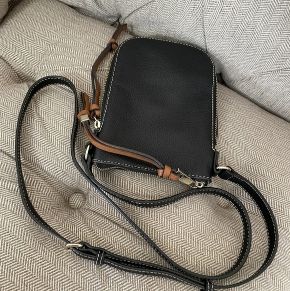 Vince Camuto Corin Phone Case & Crossbody Black Leather with Brown Tassle Pulls - Picture 7 of 11